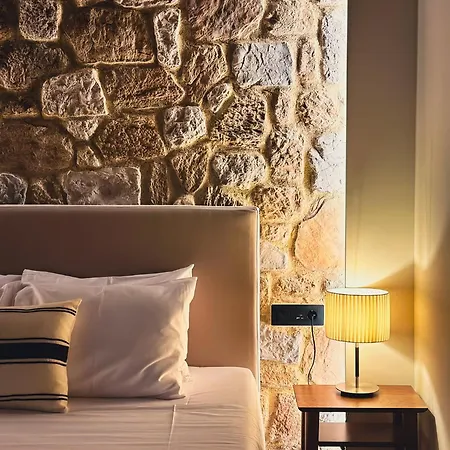 בית הארחה Mones קסטרקיון