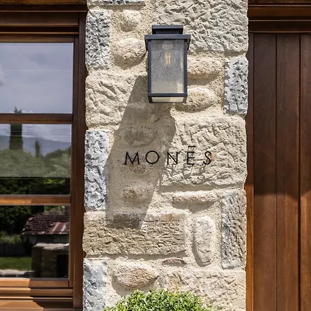 Mones בית הארחה