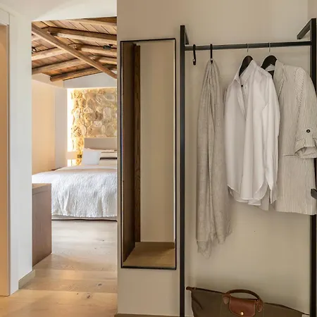 Mones קסטרקיון