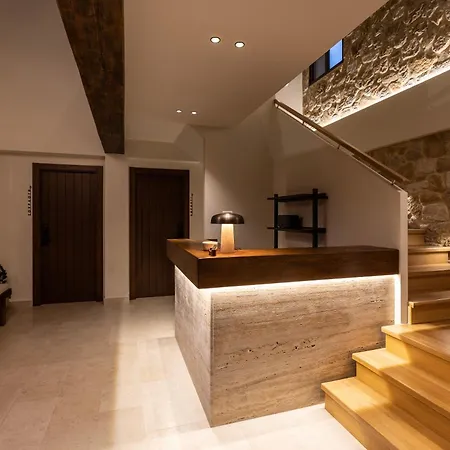 Mones 3* קסטרקיון