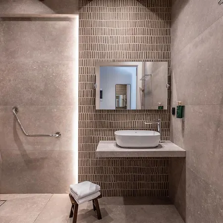 Mones בית הארחה